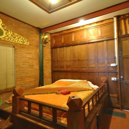 Ayutthaya Bouchic Hostel Exteriör bild