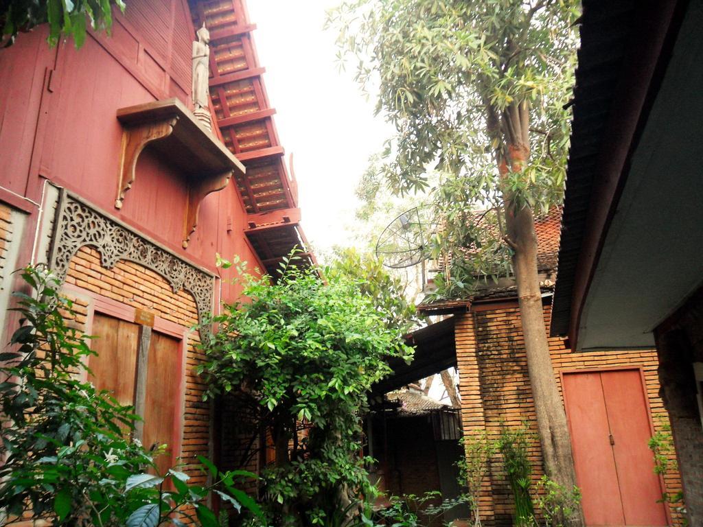 Ayutthaya Bouchic Hostel Exteriör bild