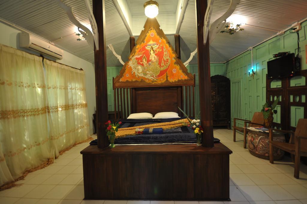 Ayutthaya Bouchic Hostel Exteriör bild