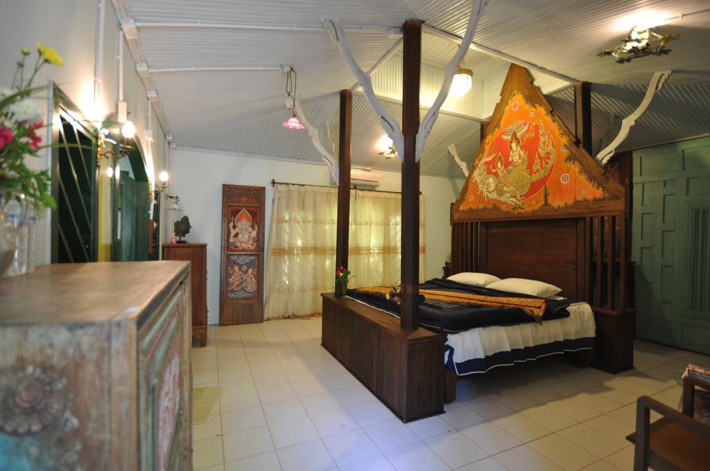 Ayutthaya Bouchic Hostel Exteriör bild