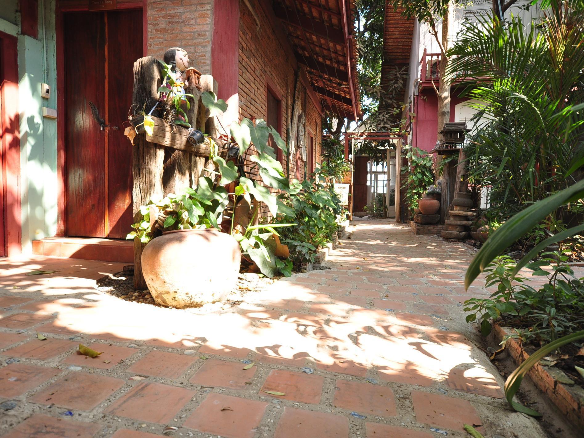 Ayutthaya Bouchic Hostel Exteriör bild