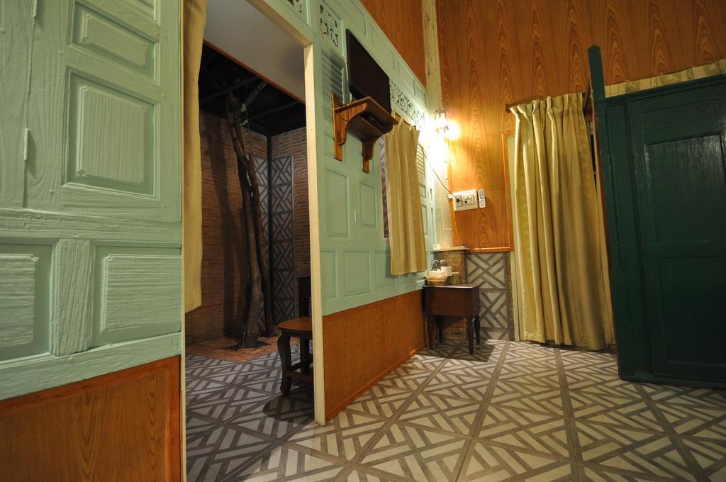 Ayutthaya Bouchic Hostel Exteriör bild