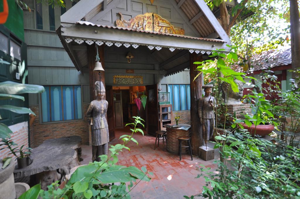 Ayutthaya Bouchic Hostel Exteriör bild