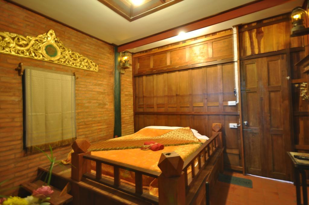 Ayutthaya Bouchic Hostel Exteriör bild