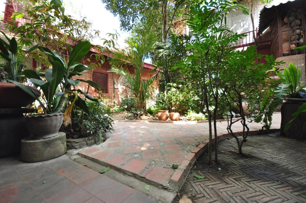Ayutthaya Bouchic Hostel Exteriör bild