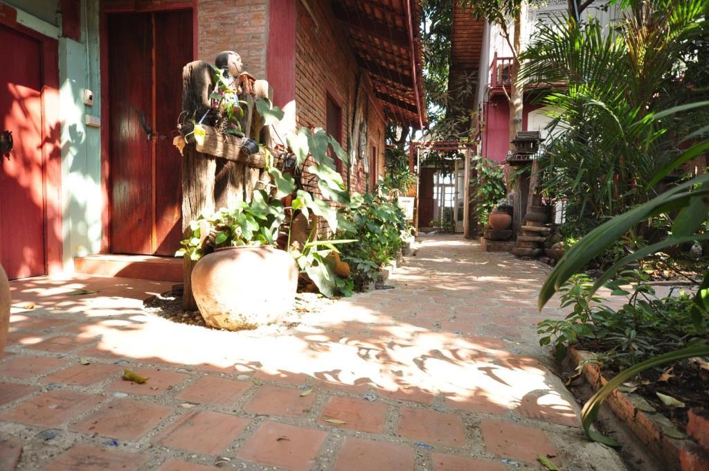 Ayutthaya Bouchic Hostel Exteriör bild